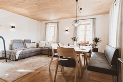 Wohn- / Essküche im Appartement Nussbaum