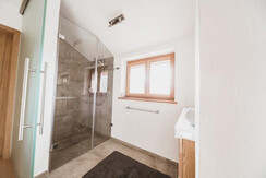 Das umwerfende Badezimmer im 1. Stock