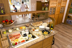 Weingut Adam-Lieleg Frühstücksbuffet