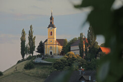 Ausblick vom Gregerlzimmer zur Kirche Kitzeck
