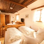 Photo of Twin room, shower, toilet, quiet | © Weingut Pongratz