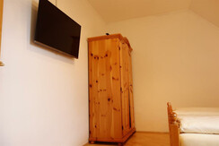 Weingut Primus Zimmer Schrank