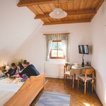 Photo of Double room, shower, toilet | © Weingut Schwarzl | Charlotte Schwarzl