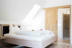 Weingut Uhl Doppelzimmer Bett
