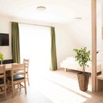 Photo of Wochen-Package, Family room, shower, toilet, balcony | © Weingut-Gästezimmer-Buschenschank Uhl | Fam. Uhl