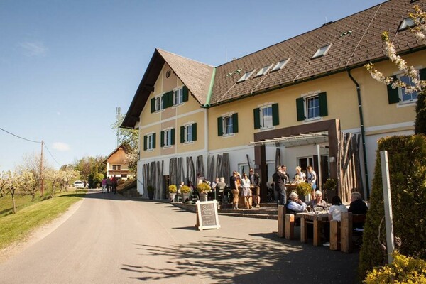 Weingut Wieser Hofansicht | © Weingut Wieser | Nadine Wieser