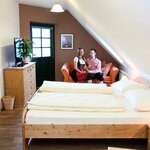 Photo of Double room, bath, toilet, facing the garden | © Weingut Zirngast | Bernhard Zirngast