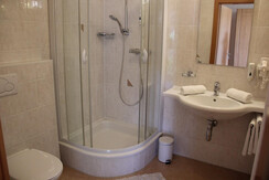 Weingut  Robert Zweytick  Badezimmer