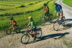 Bild 10. Autofreihe Familien Radwege