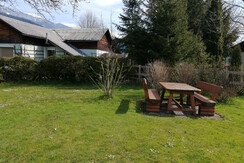 Auch ein großer Garten steht zur Verfügung