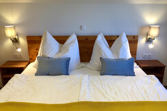 gemütliches Doppelbett