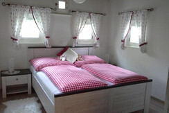 Liebevoll gestaltetes Schlafzimmer