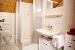 Wöhrerhof -  Ferienwohnung B (rosa) - Bad