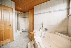 Weingut Wolfgang Maitz Winzersuite große Badewanne