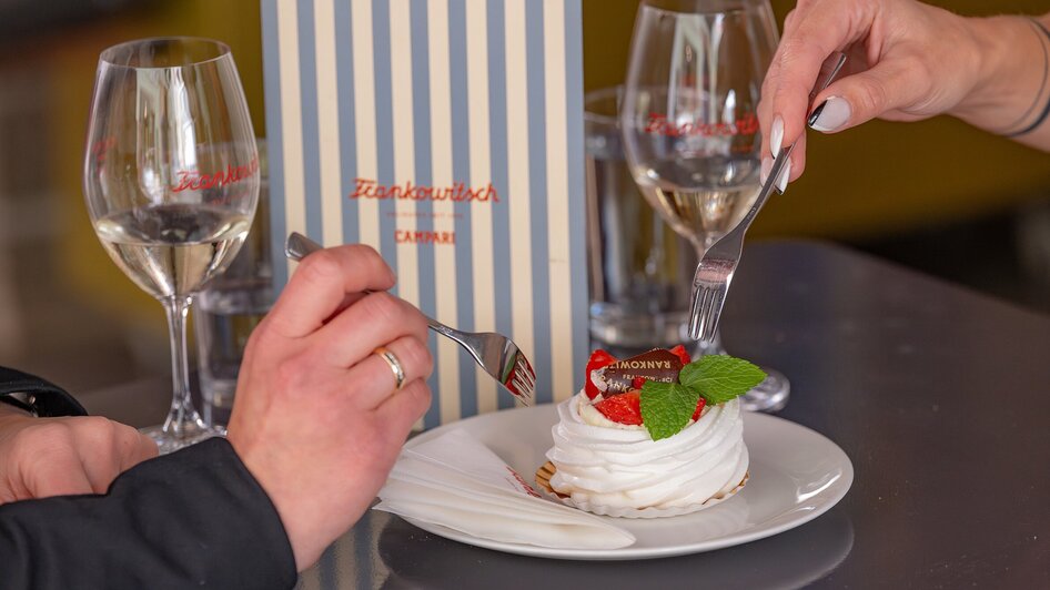 Genussvolles Dessert im Frankowitsch in Graz mit Wein. | © 5komma5sinne - Rene Strasser Fotografie