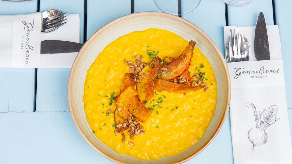 Kürbisrisotto mit gerösteten Kernen in der Genießerei am Markt, Graz. | © 5komma5sinne - Helmut Schweighofer