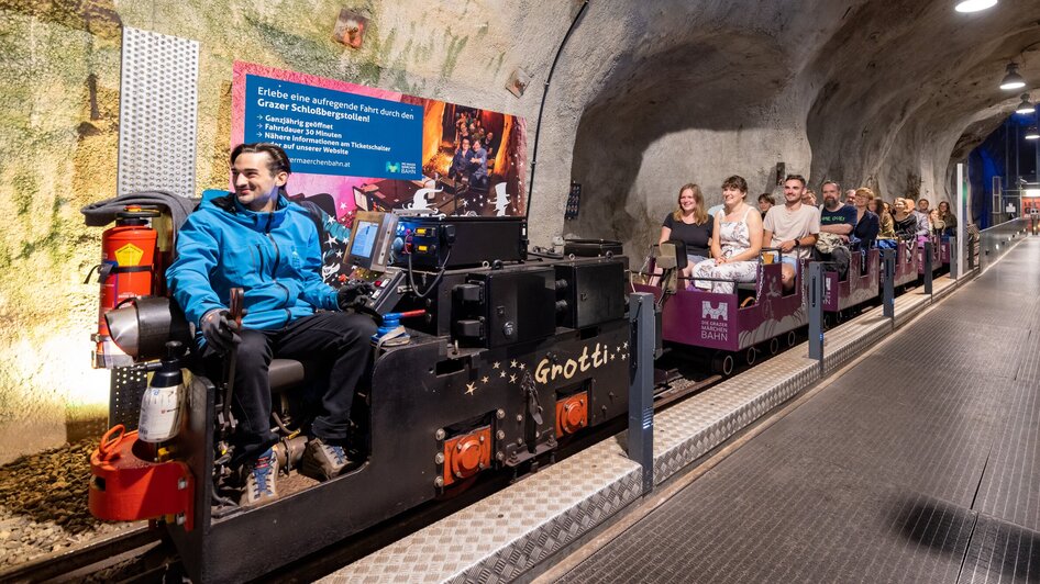 Grazer Märchenbahn im Schlossberg | © GMB - Harry Schiffer