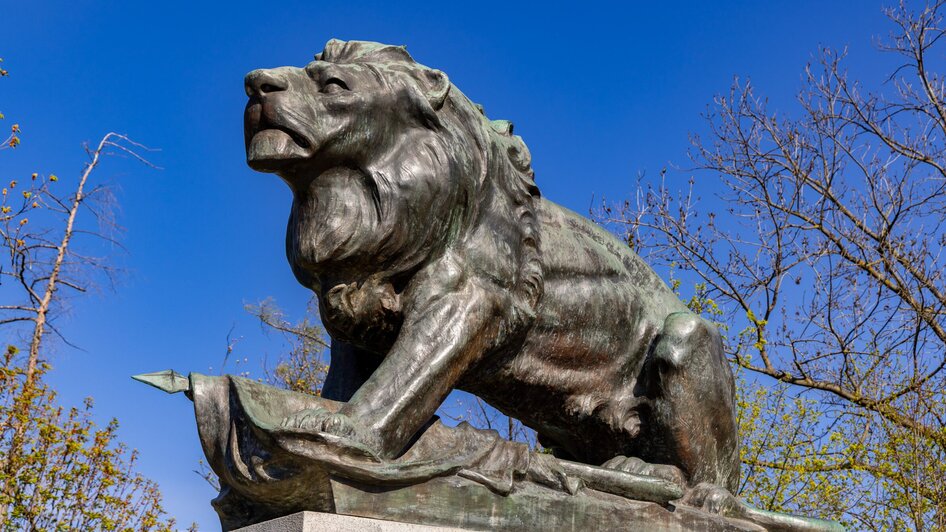 Der Hackher Löwe, eine Statue auf dem Schlossberg in Graz. | © Graz Tourismus - Harry Schiffer