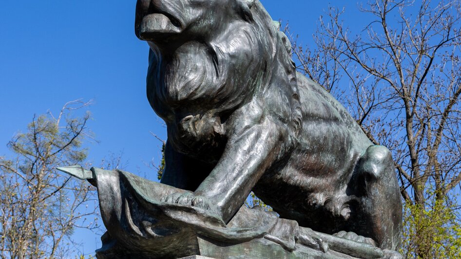 Der Hackher Löwe, eine Statue auf dem Schlossberg in Graz. | © Graz Tourismus - Harry Schiffer