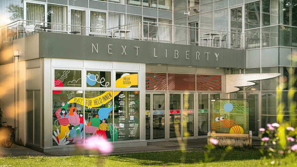 Next Liberty - Platz für Heldinnen | © Stella