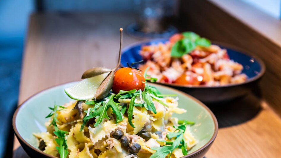 Ein Teller Pasta mit Rucola und Kirschtomate im Ristorante Trenta.