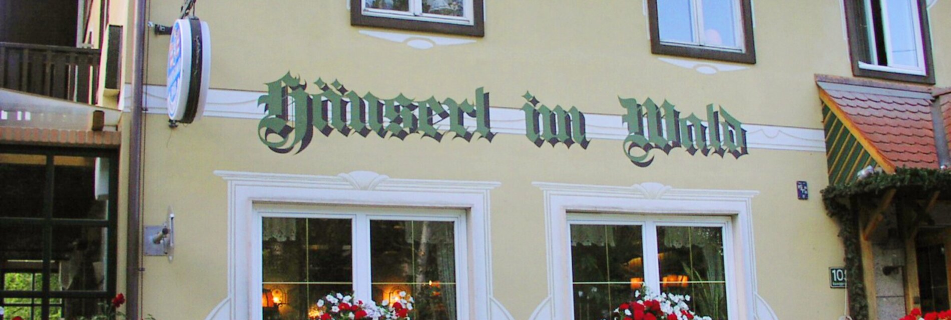 Haueserl im Wald Aussenansicht