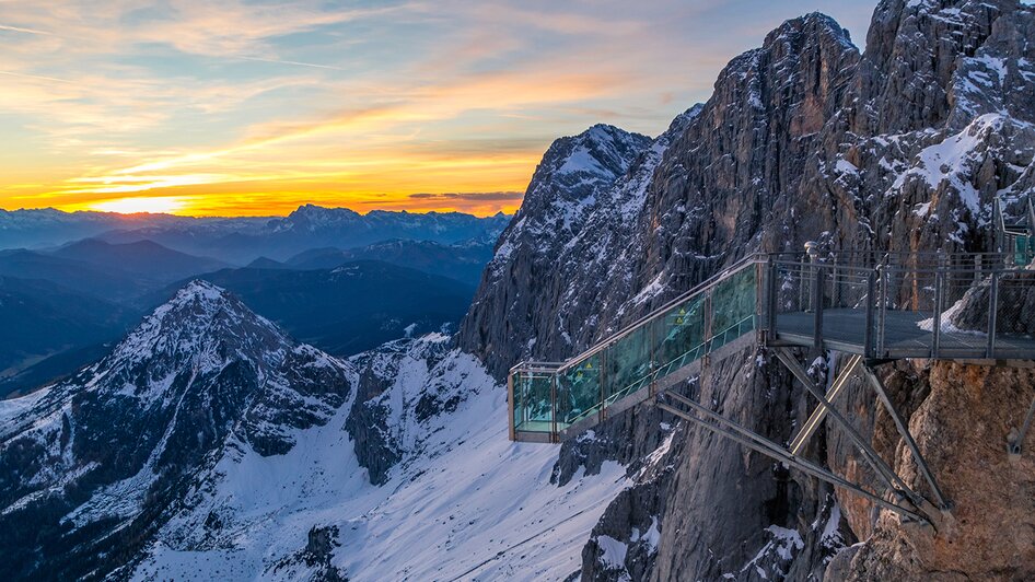 Die Treppe ins Nichts bei Sonnenuntergang | © Alexander Klünsner