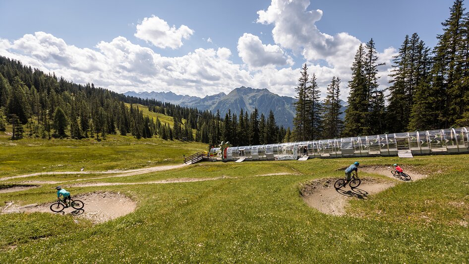 sehr einfache Strecken in der Bike Arena - ideal für Anfänger