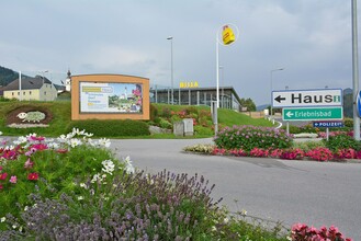 Ortseinfahrt Haus mit Billa im Hintergrund | © Marktgemeinde Haus