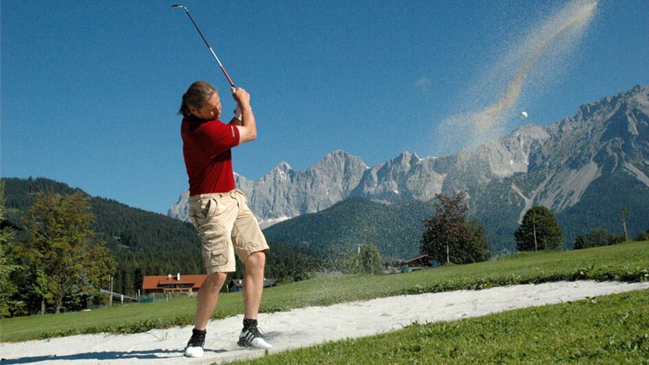 Golfen mit Blick auf den Dachstein.