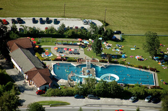 Erlebnisfreibad Haus von oben | © TVB Haus-Aich-Gössenberg