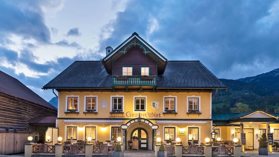  GrafenWirt - Hausansicht abends | ©  GrafenWirt 