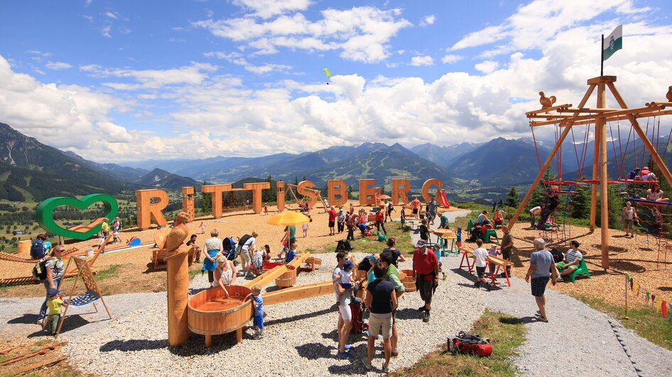 Rittisberg Höhenspielplatz mit fantastischem Bergpanorama. | © Hans-Peter Steiner