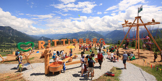 Rittisberg Höhenspielplatz mit fantastischem Bergpanorama. | © Hans-Peter Steiner