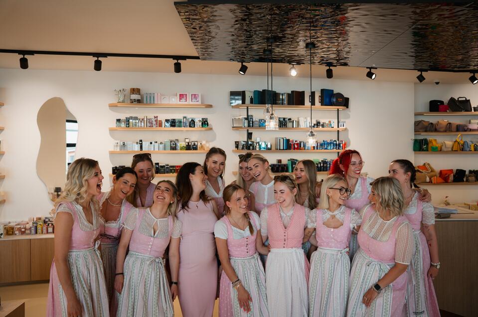 Hufschmiede - Cosmetic Institute | Parfumerie  - Impression #1