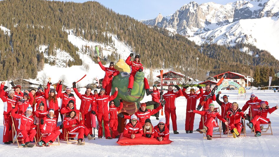 Skilehrer und Skilehrerinnen der Skischule Ramsau.