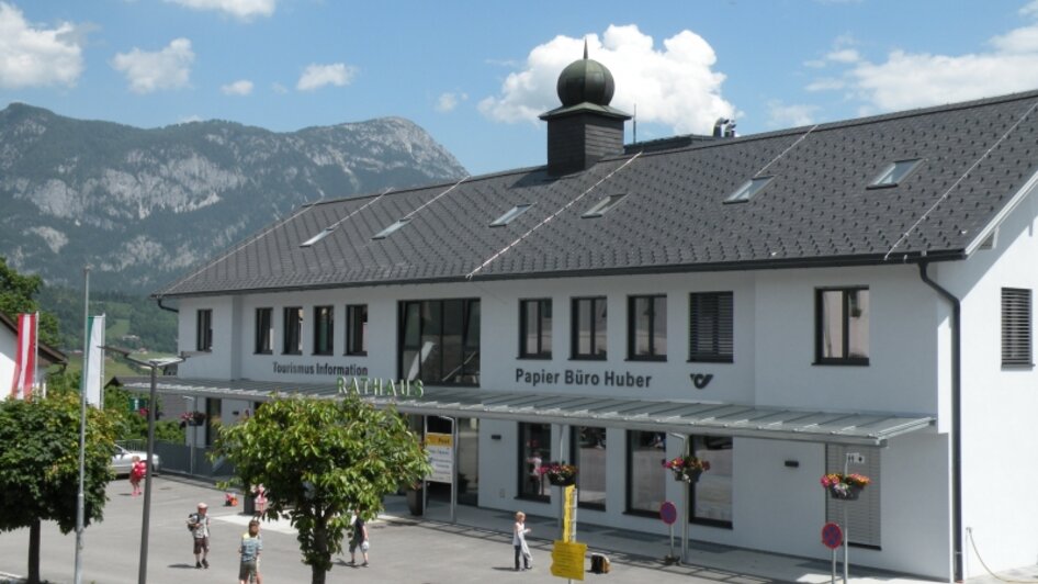 Rathaus mit Tourismusbüro und Papierfachgeschäft | © Marktgemeinde Haus