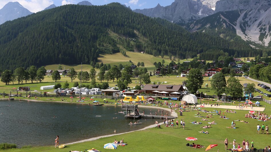 Liegewiese am Badesee Ramsau Beach | © Erlebnis Rittisberg