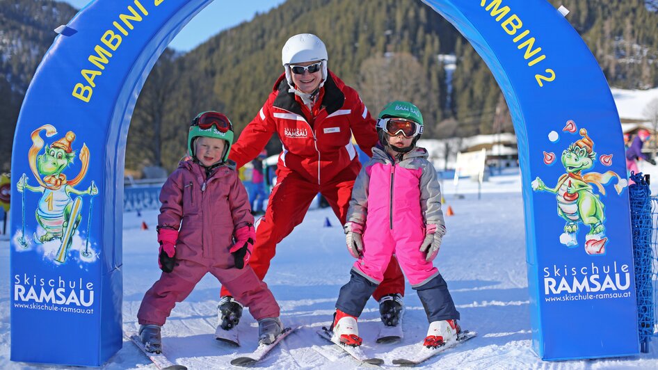 Skischule Ramsau - Impression #2.6 | © Kinder mit Skilehrer | Alpincenter Dachstein